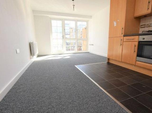 Apartment for rent in Rush Green, Greater London