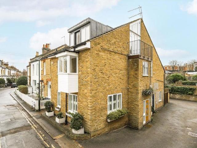 House for rent in Mortlake, Greater London