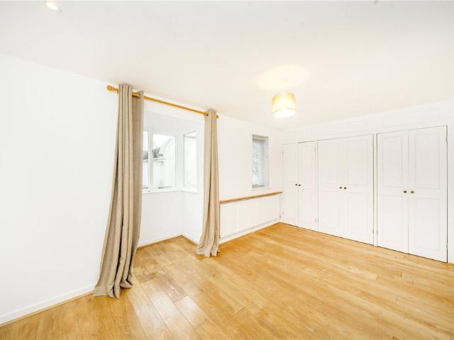 Apartment for rent in Mortlake, Greater London