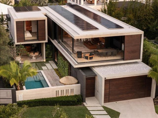 House for sale in Main Beach, Gold Coast City