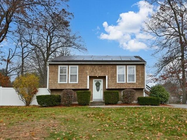 House for sale in Tyngsboro, Massachusetts