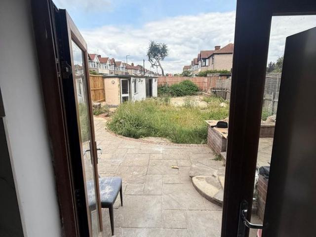 Room for rent in Lane, Greater London