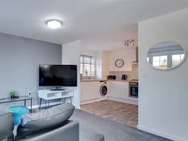Apartment for rent in Burnedge, Greater Manchester