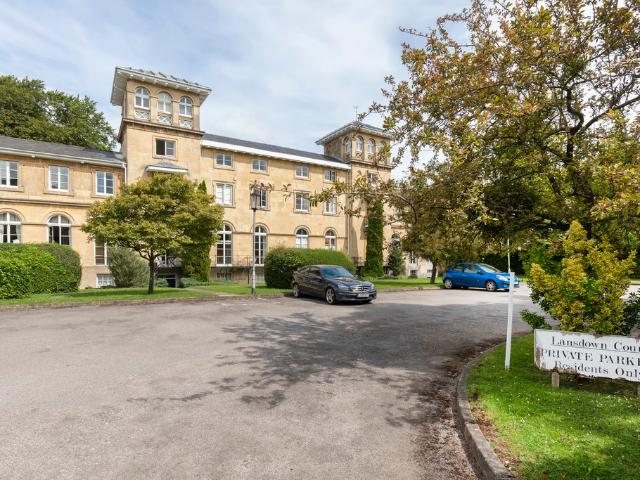 Apartment for rent in Warden Hill, Cheltenham