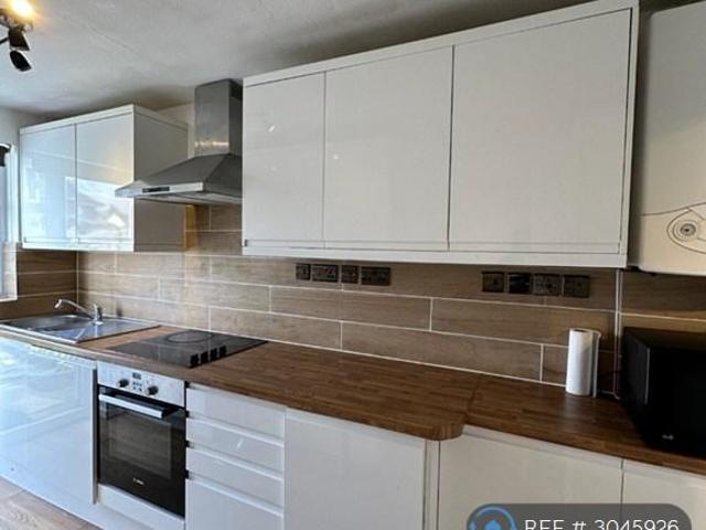 Apartment for rent in Freezywater, Greater London