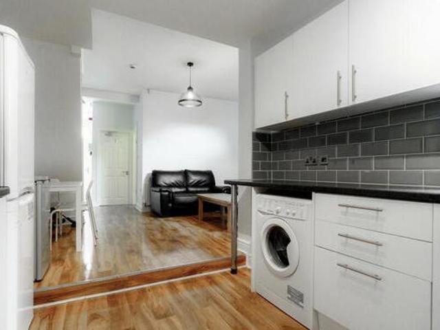 House for rent in Calderstones
