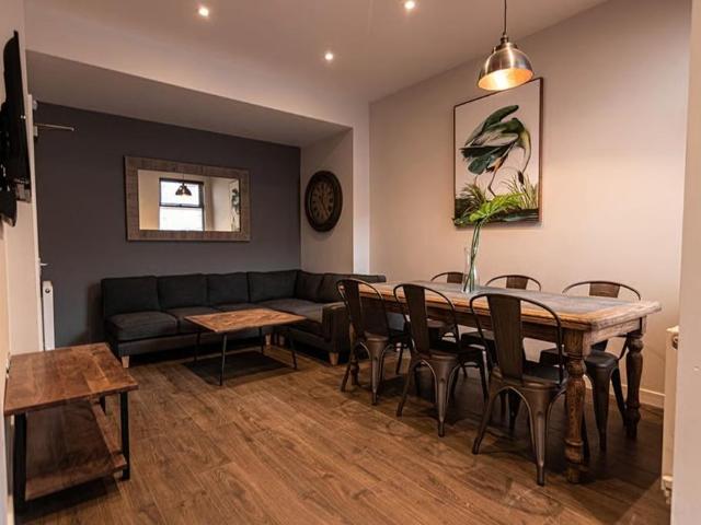 House for rent in Elm Park, Calderstones