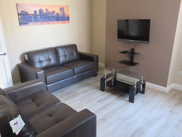 House for rent in Elm Park, Calderstones