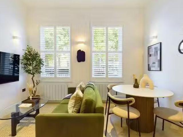 Apartment for rent in Queen's Park, Greater London