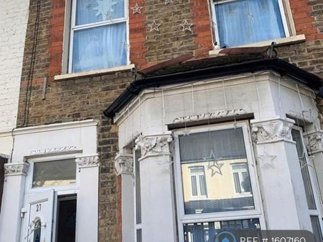 House for rent in Plashet, Greater London