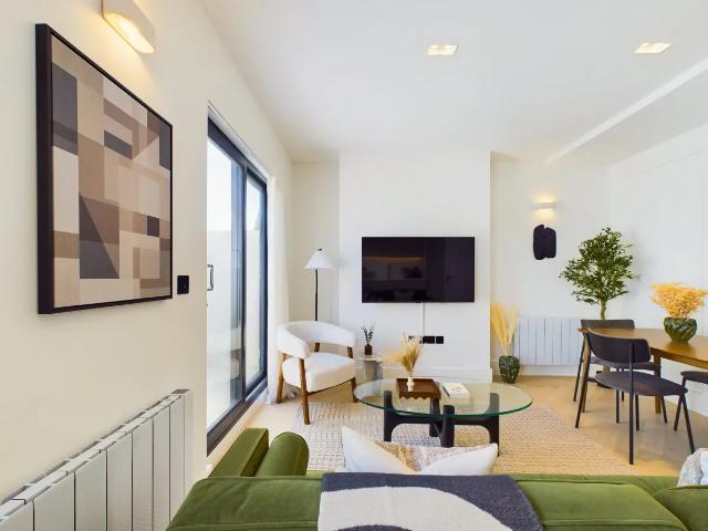Apartment for rent in Queen's Park, Greater London