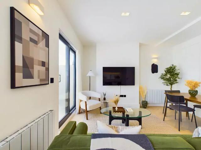 Apartment for rent in Queen's Park, Greater London