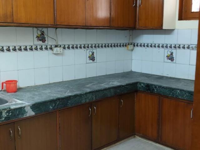 Property for rent in Deri
