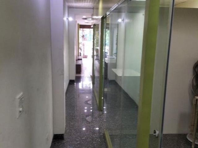 Commercial for rent in Deri