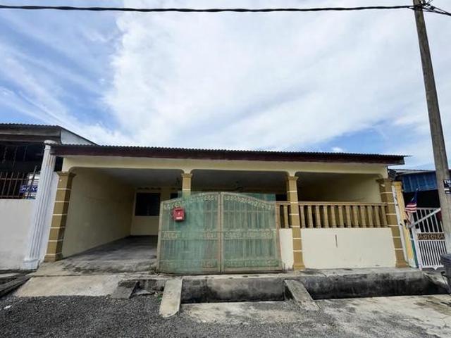 Terraced House for sale in Malaka