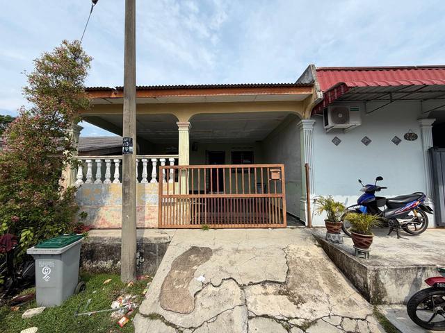 Terraced House for sale in Malaka