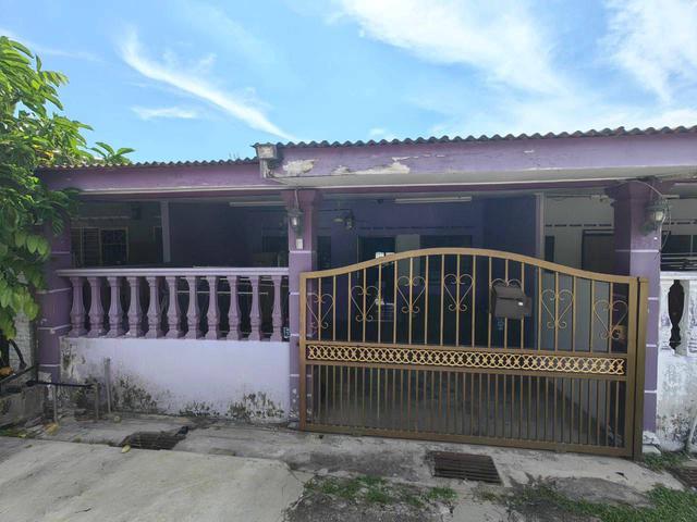 Terraced House for sale in Malaka