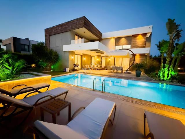 Çakabey Mahallesi, Çeşme içerisinde satılık Villa