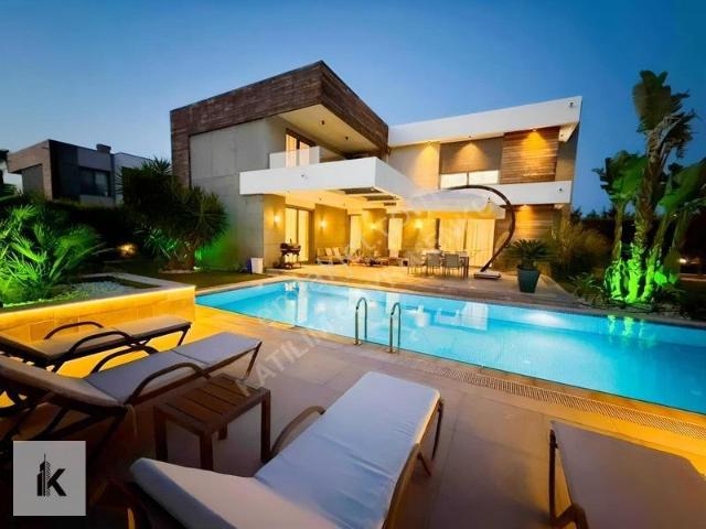 Çakabey Mahallesi, Çeşme içerisinde satılık Villa