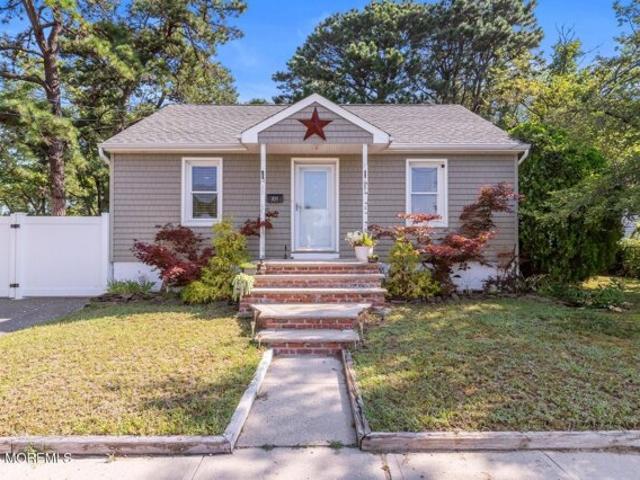 House for sale in Lakehurst
