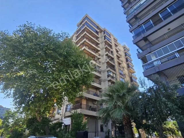 Bayrakli, İzmir içerisinde satılık mülk