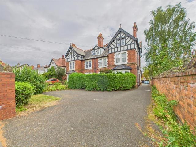 Apartment for rent in Barnard's Green, Forthampton