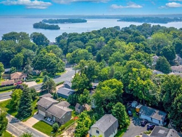House for sale in Mound