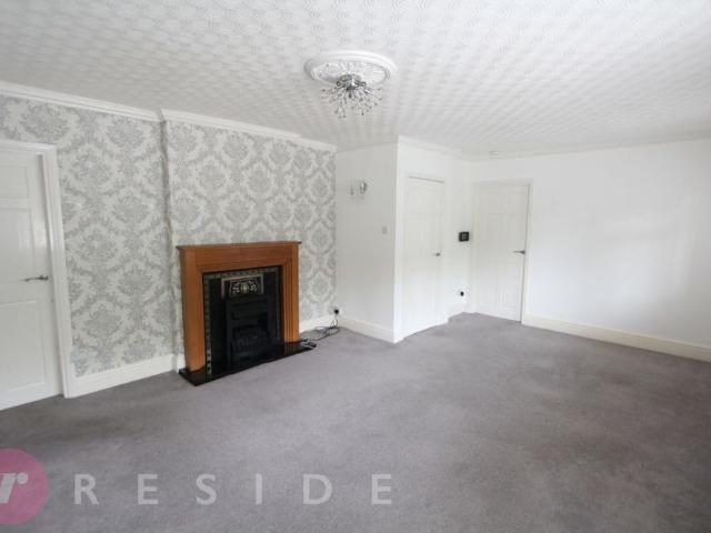 Apartment for rent in Sudden, Burnedge