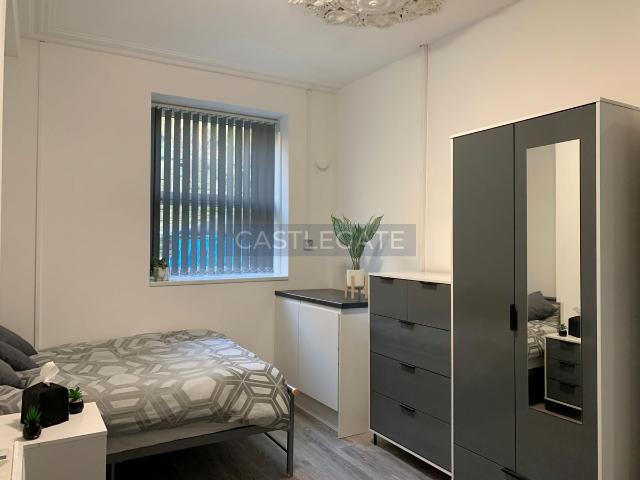 Room for rent in Huddersfield, Isle Of Man