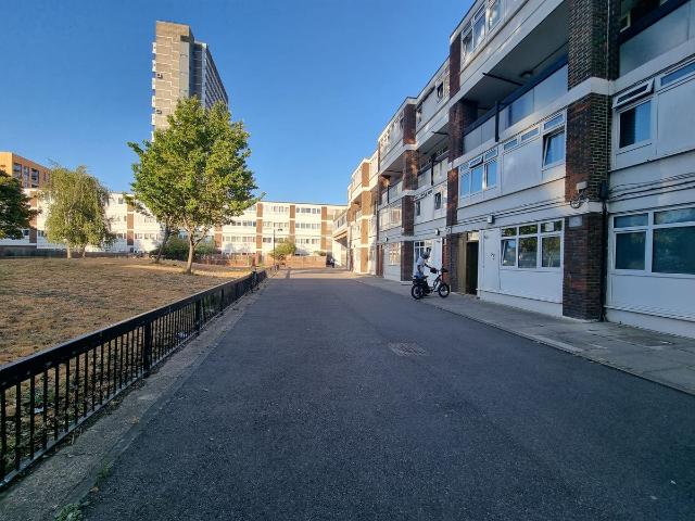Room for rent in London Yard, Isle Of Dogs