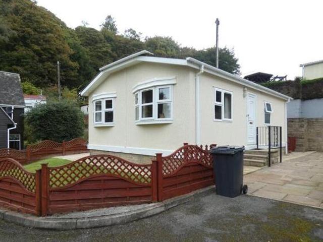 House for sale in Charlesworth, East Midlands