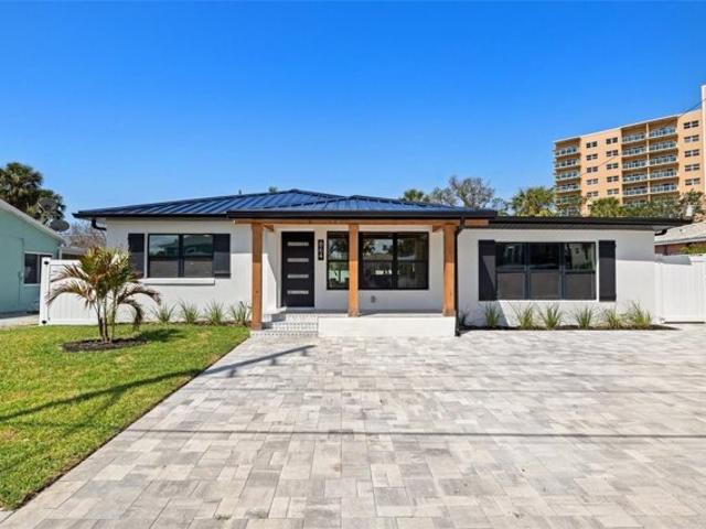 House for sale in Clearwater Beach