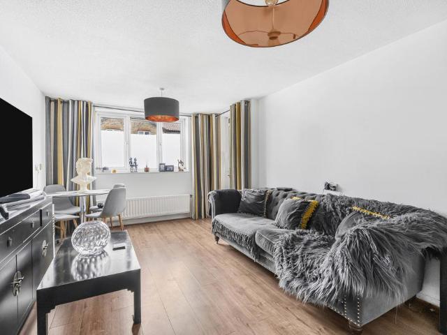 Apartment for rent in Oval, Greater London