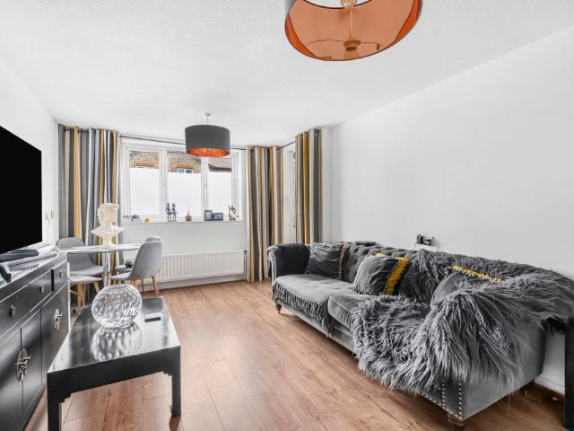 Apartment for rent in Oval, Greater London