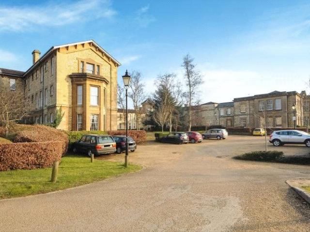 Room for rent in Littlemore Park, The Slade