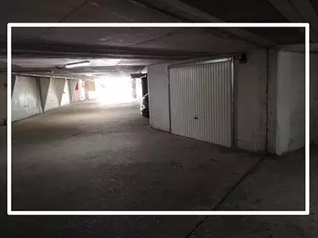 Garage vente à Mandelieu-la-napoule, Le Cottage