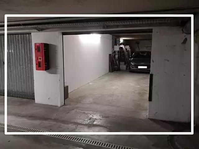 Garage vente à Mandelieu-la-napoule, Le Cottage