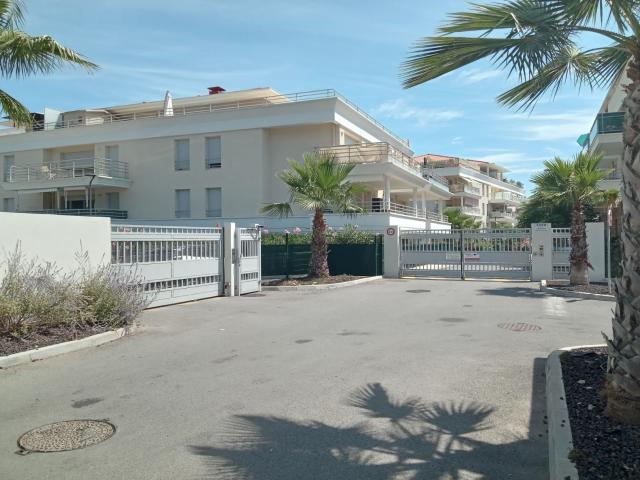 Garage vente à Mandelieu-la-Napoule, Alpes-Maritimes