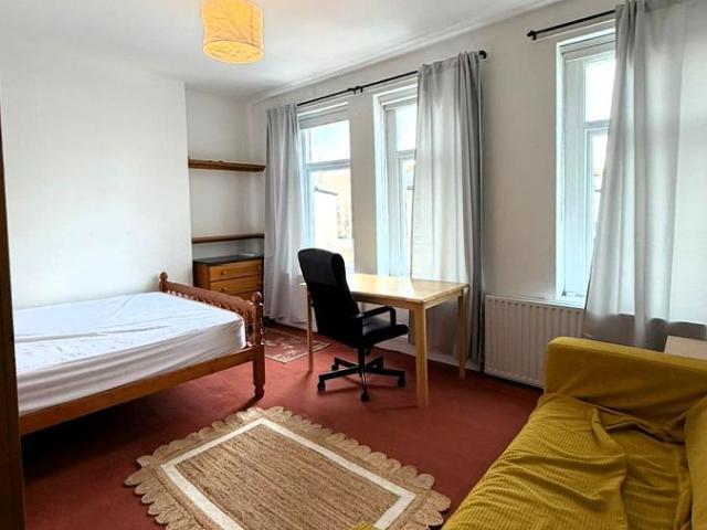 Room for rent in Falcon Lodge, Wales