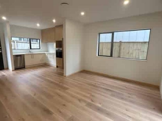 Townhouse for rent in Owhata, Oroua County