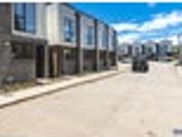 Townhouse for rent in Owhata, Oroua County