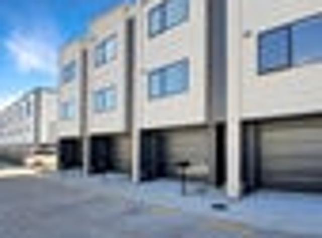 Townhouse for rent in Owhata