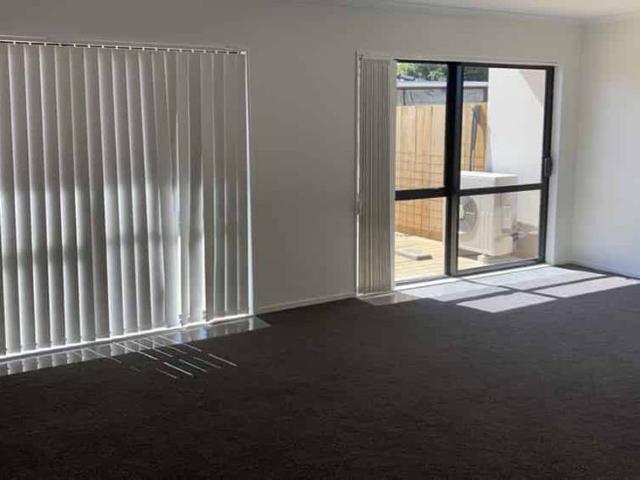 Townhouse for rent in Owhata, Oroua County
