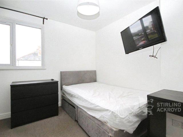 Room for rent in Slyfield, Guildford