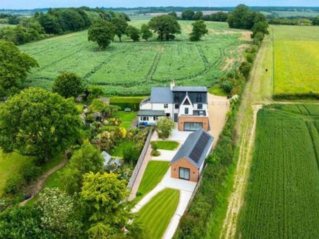 House for sale in Luton