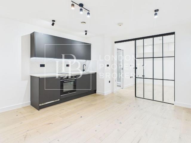 Studio for rent in Hale End, Greater London