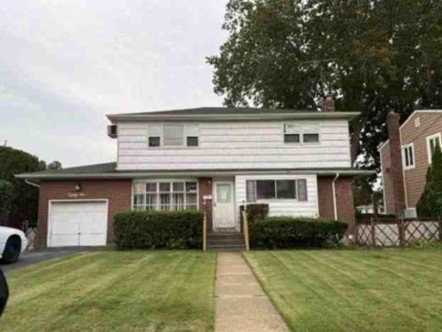House for sale in West Babylon, Town of Babylon