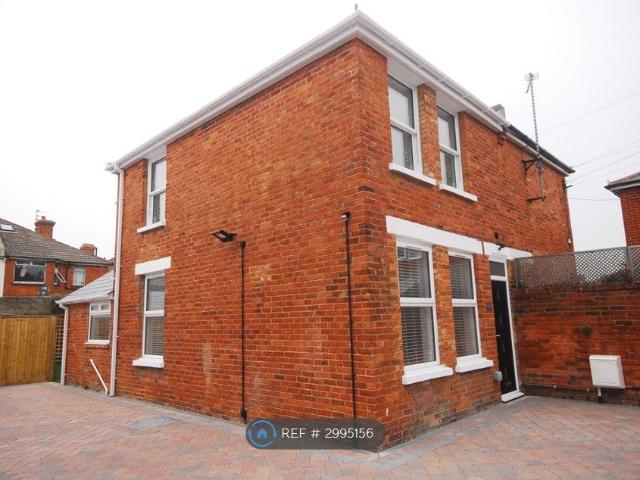 House for rent in Roselands, Eastbourne