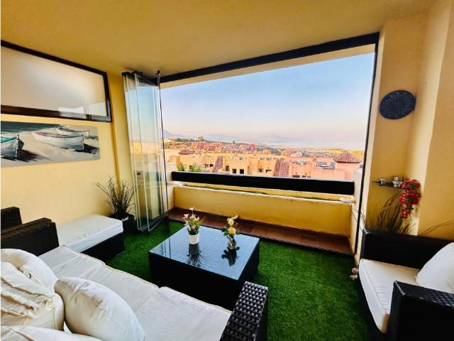 Apartamento en alquiler en Castillo de la Duquesa, Costa del Sol Occidental