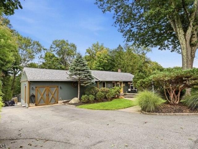 House for sale in Oakland, Bergen County